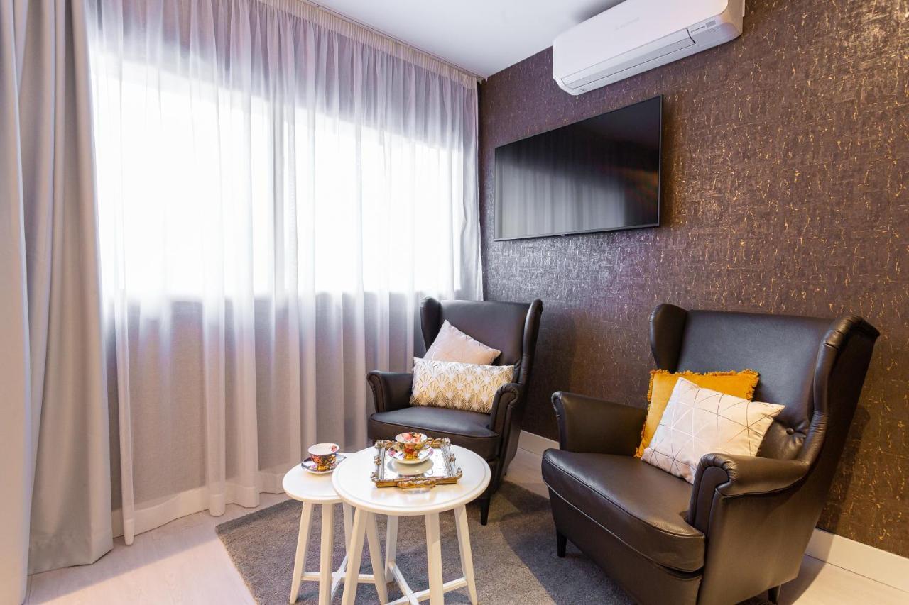 Fly Rooms Madrid Airport Extérieur photo