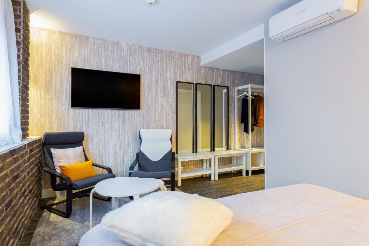Fly Rooms Madrid Airport Extérieur photo