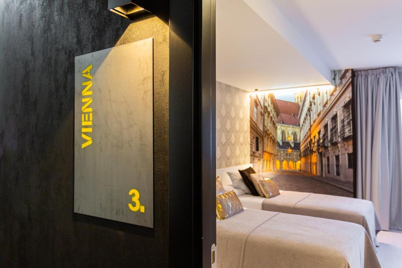 Fly Rooms Madrid Airport Extérieur photo